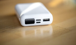 USB‑C docking station powering triple displays with charging